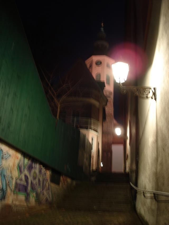 uliczka nieostra...