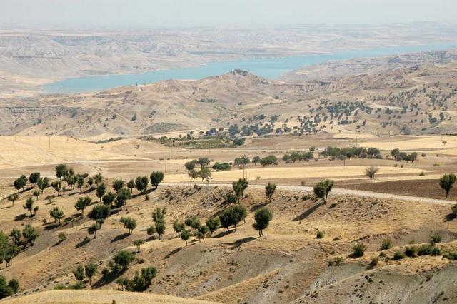 Droga na Nemrut   Karakus Tumulus (1)