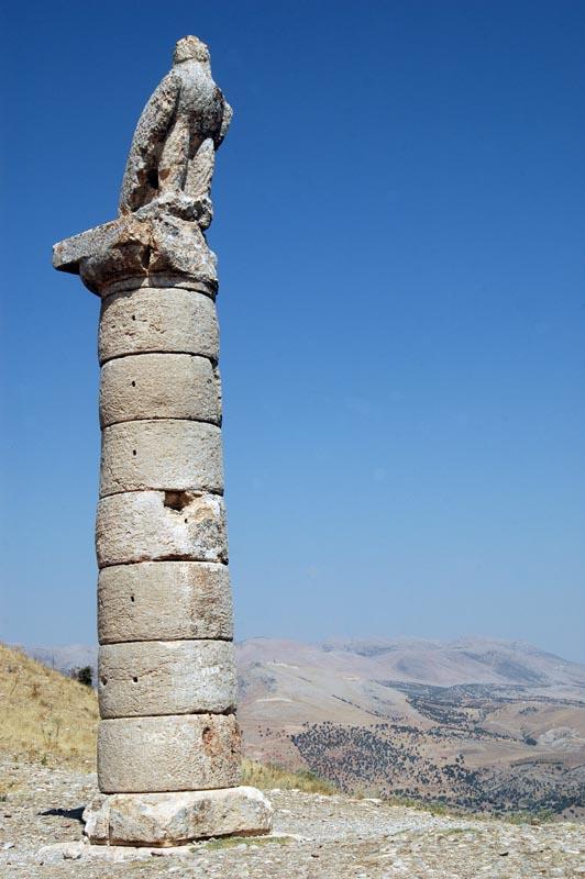 Droga na Nemrut   Karakus Tumulus (2)