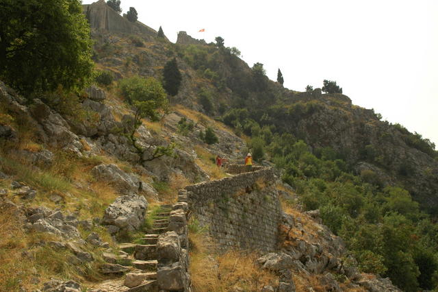 Kotor. Dolna część murów obronnych.