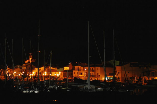 Jezera port nocą