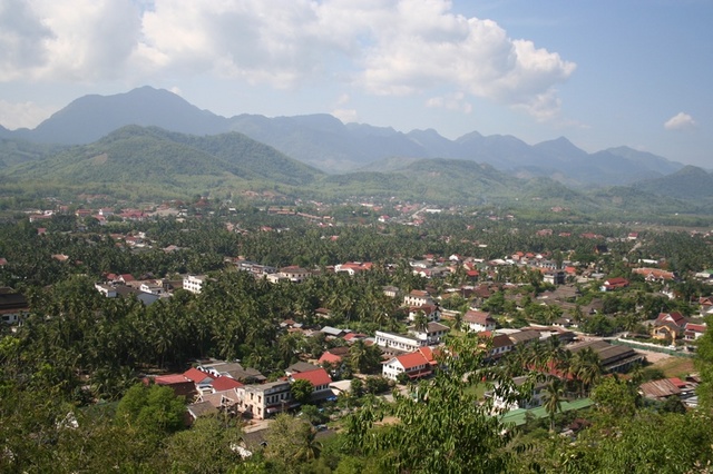 Luang Prabang -  widok na miasto ze wzgórza Phousi