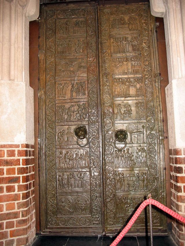 drzwi Gnieźnieńskie z XIII wieku