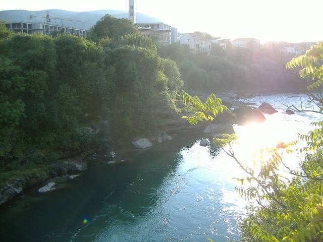 Nerwtwa plynaca przez Mostar