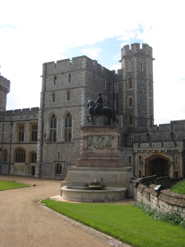 Windsor  zamek  dzidziniec glowny