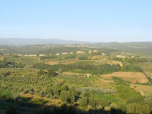 Widok na Chianti z murów Barberino. Konkretnie zza stolika pizzerii koło kościoła.