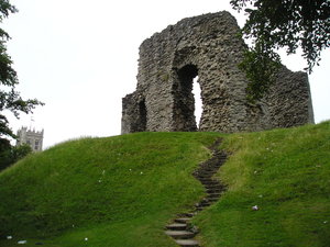 ruiny zamku na wzgórzu 