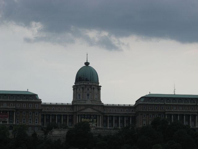 Zamek w Budzie przed burzą