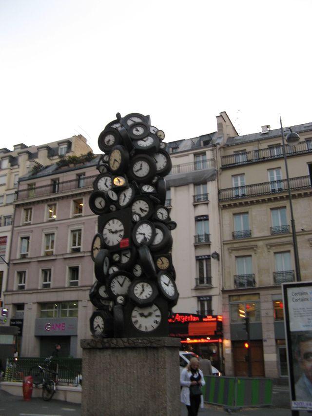 czas się zatrzymał przy Gare Saint-Lazare