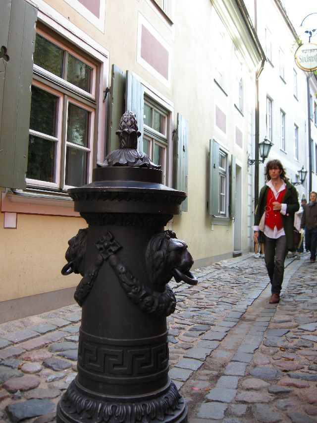 piękne miasto, piękny chłopiec