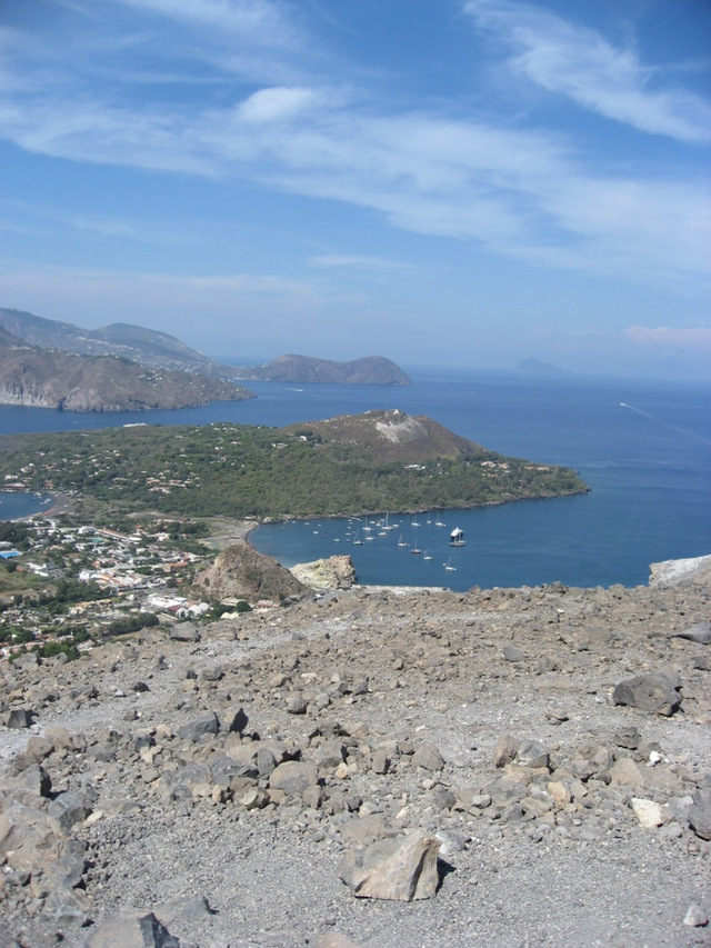 Vulcano, widok na miasto ze stożka