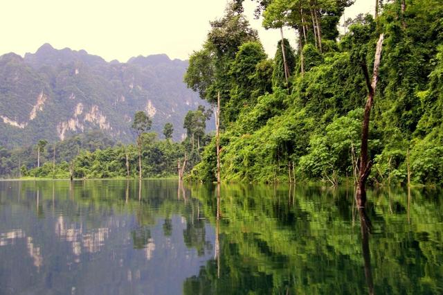 Chieow Laan Lake 
