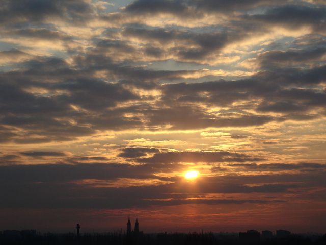 Wschód słońca "nad" Manufakturą