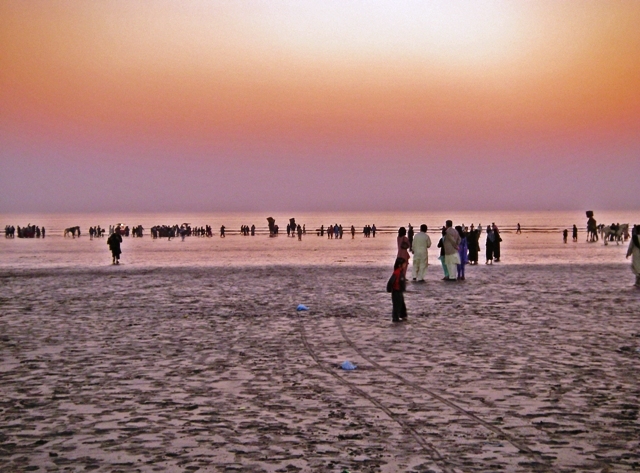 Na plaży w Karachi ... [1187]