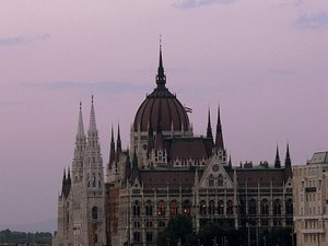 Budapeszt widok parlamentu nad Dunajem