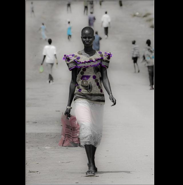 Kobieta z plemienia Nuer, Gambela