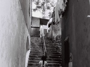 F1000037a