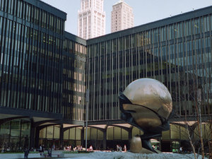fontanna z kulą pod WTC