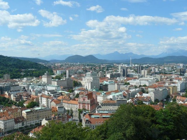 Ljubljański Hrad widok na miasto z wieży 