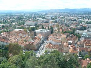 Ljubljański Hrad widok na miasto z wieży 