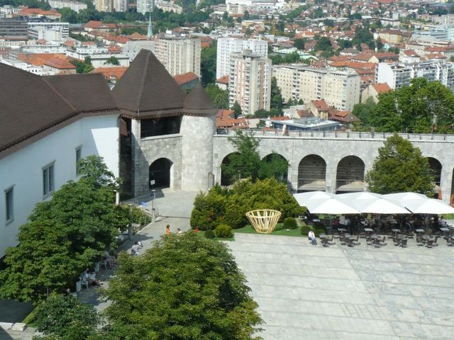 Ljubljański Hrad widok na miasto z wieży 