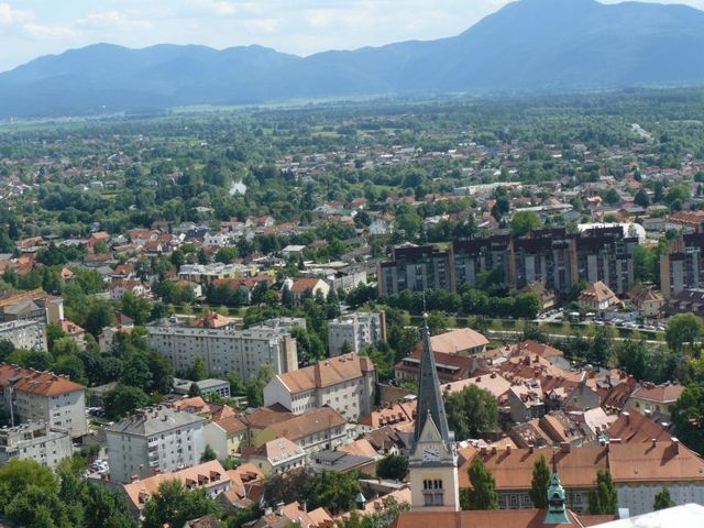 Ljubljański Hrad widok na miasto z wieży 