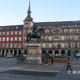 Filip III dumnie stoi na Plaza Mayor