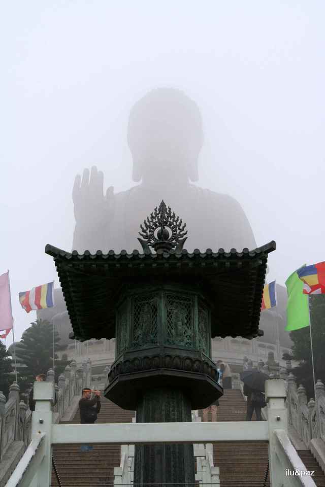 Lantau - Wielki Budda w mglisty styczniowy dzień