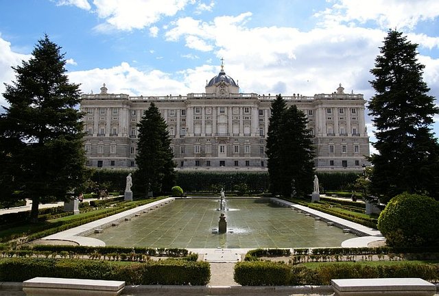 Madryt pałac królewski widok od strony północnej 