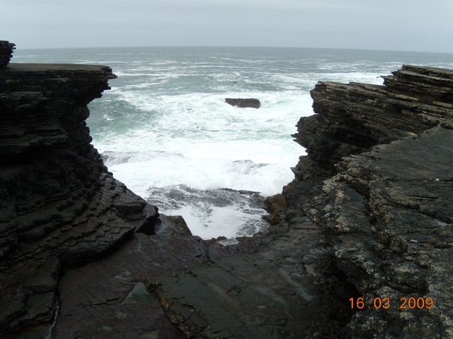 klify w Kilkee, IRLANDIA
