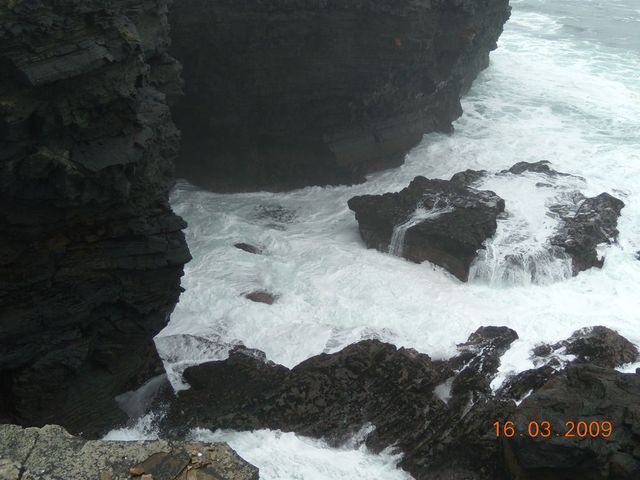 klify w Kilkee, IRLANDIA