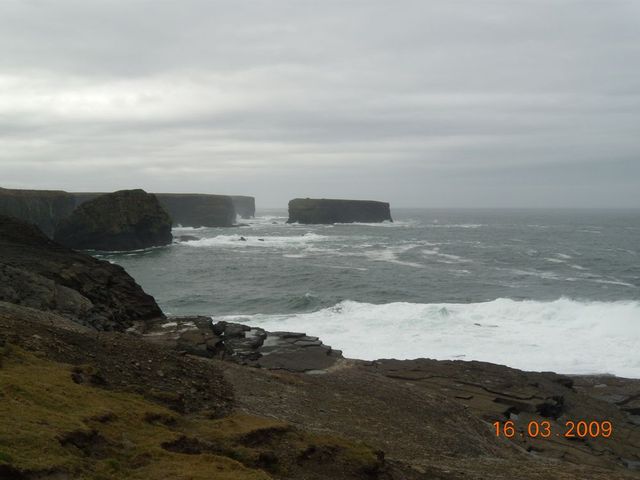 klify w Kilkee, IRLANDIA