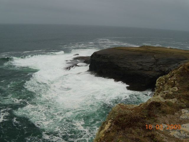klify w Kilkee, IRLANDIA