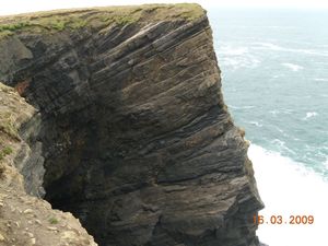 klify w Kilkee, IRLANDIA