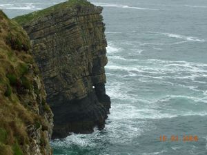 klify w Kilkee, IRLANDIA