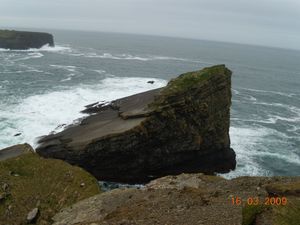 klify w Kilkee, IRLANDIA