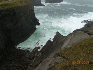 klify w Kilkee, IRLANDIA