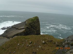 klify w Kilkee, IRLANDIA