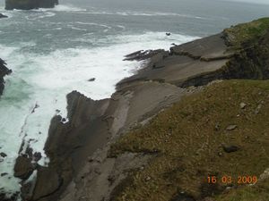 klify w Kilkee, IRLANDIA