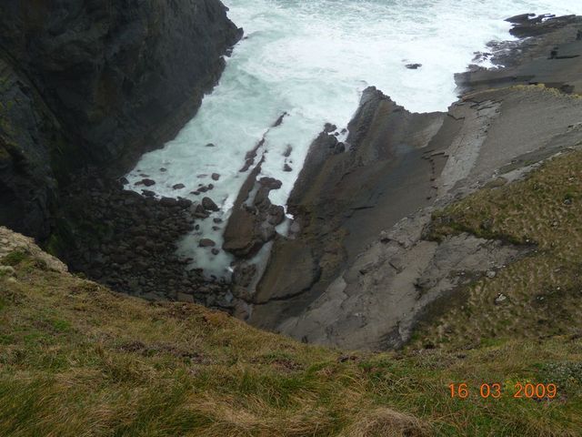klify w Kilkee, IRLANDIA