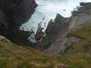 klify w Kilkee, IRLANDIA