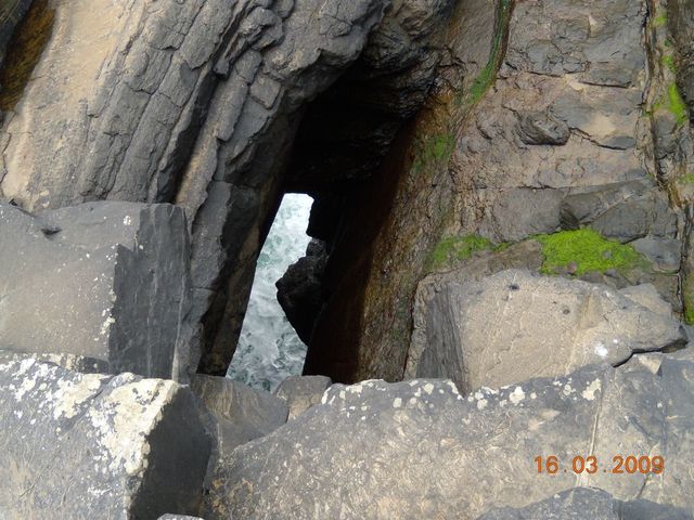 klify w Kilkee, IRLANDIA