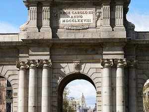 Madryt Puerta de Alcala widok od wschodu