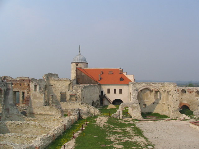 Dziedziniec zamku w Janowcu