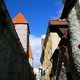 Tallinn uliczka przy murach miejskich