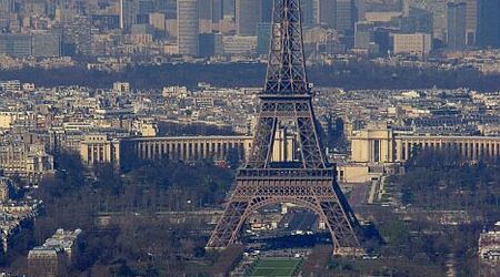 Paryż widok z góry na wieżę Eiffla