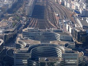 Paryż widok z góry na Gare de Montparnasse