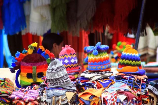 Kolorowy targ w Otavalo