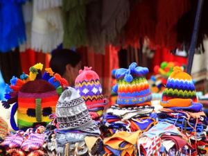 Kolorowy targ w Otavalo