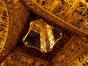 Paryż nocą - Wieża Eiffela